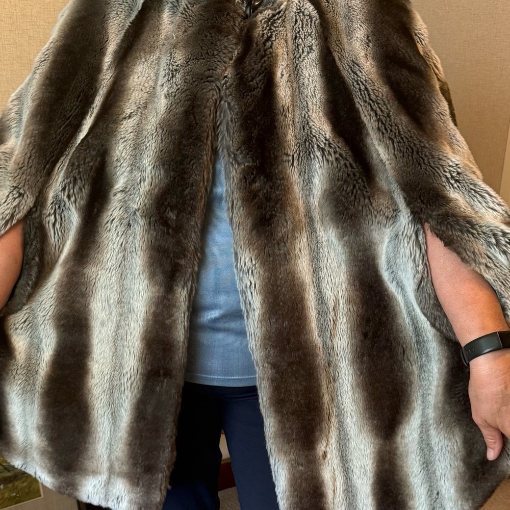 Vintage Dennis Basso Collection Saks Fifth Ave Elegant Faux Fur Cape